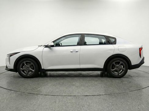 Used 2025 Kia K4 LXS image 5