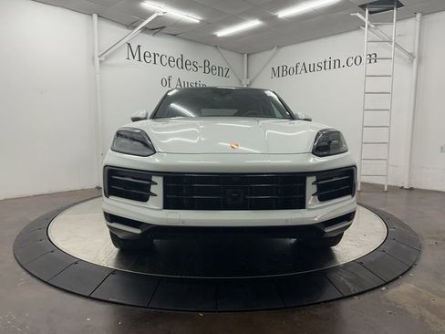 Used 2024 Porsche Cayenne Coupe image 2