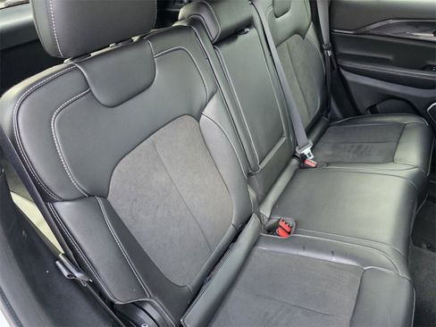 Used 2022 Jeep Grand Cherokee Altitude image 29