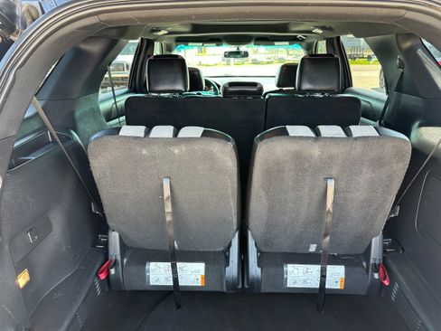 Used 2017 Ford Explorer XLT w/ Equipment Group 202A AWD/4WD image 32