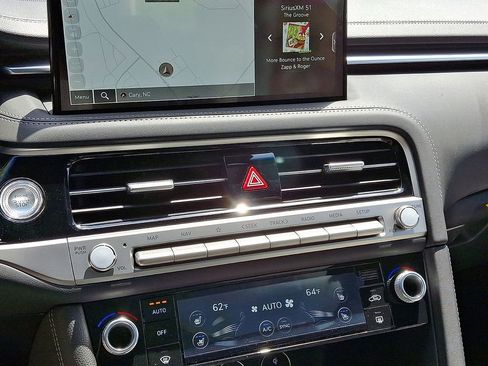 Used 2025 Genesis G70 2.5T w/ Sport Prestige Package image 16