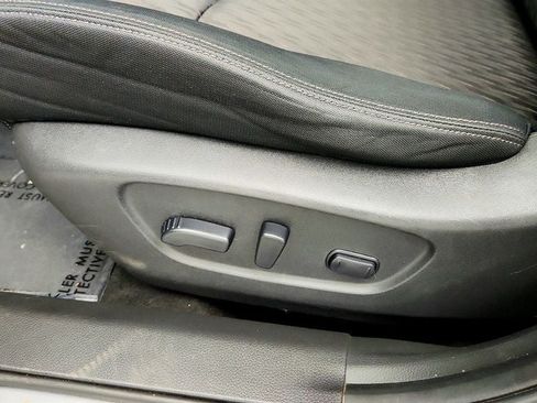 Used 2017 Nissan Rogue SV w/ SV Premium Package AWD/4WD image 10