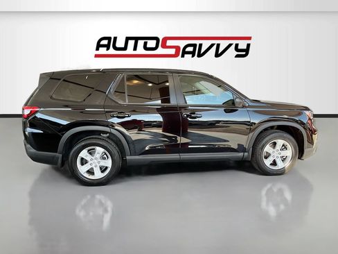 Used 2023 Honda Pilot LX image 8