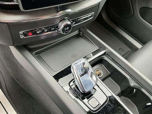 New 2026 Volvo XC60 B5 Ultra w/ Climate Package AWD/4WD image 18