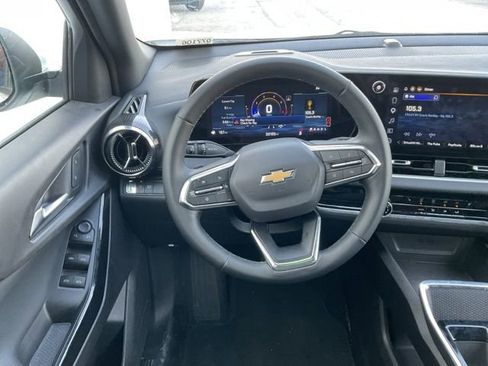 Used 2025 Chevrolet Equinox LT image 18