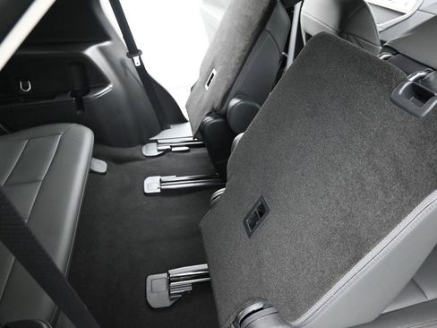 Used 2025 Ford Explorer Active w/ Active Comfort Package RWD image 32