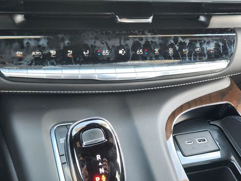 Used 2023 Cadillac Escalade Sport Platinum w/ LPO, ONYX Package AWD/4WD image 18