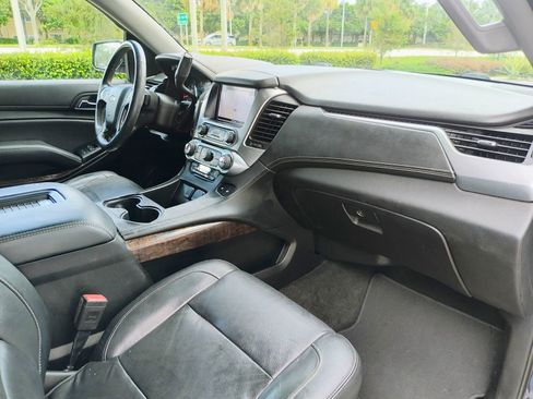 Used 2017 Chevrolet Suburban LT w/ Luxury Package image 20