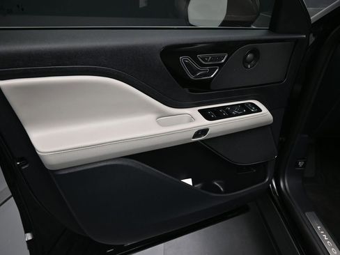 Used 2025 Lincoln Aviator Reserve w/ Illumination Package image 24