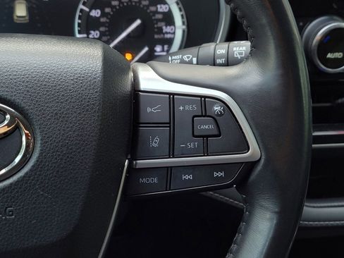 Certified 2022 Toyota Highlander XLE image 22