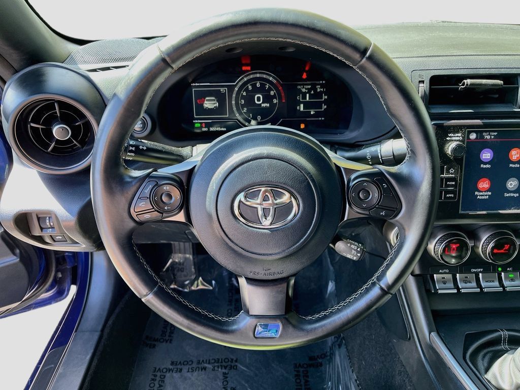 Used 2022 Toyota GR86 RWD image 11