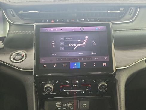 Used 2022 Jeep Grand Cherokee Limited image 22