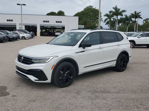 Certified 2023 Volkswagen Tiguan SE R-Line FWD image 9