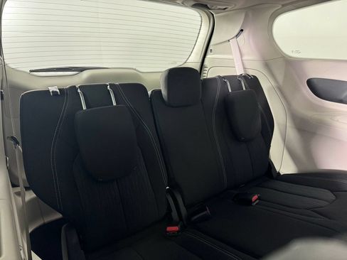 Used 2023 Chrysler Voyager LX FWD image 32