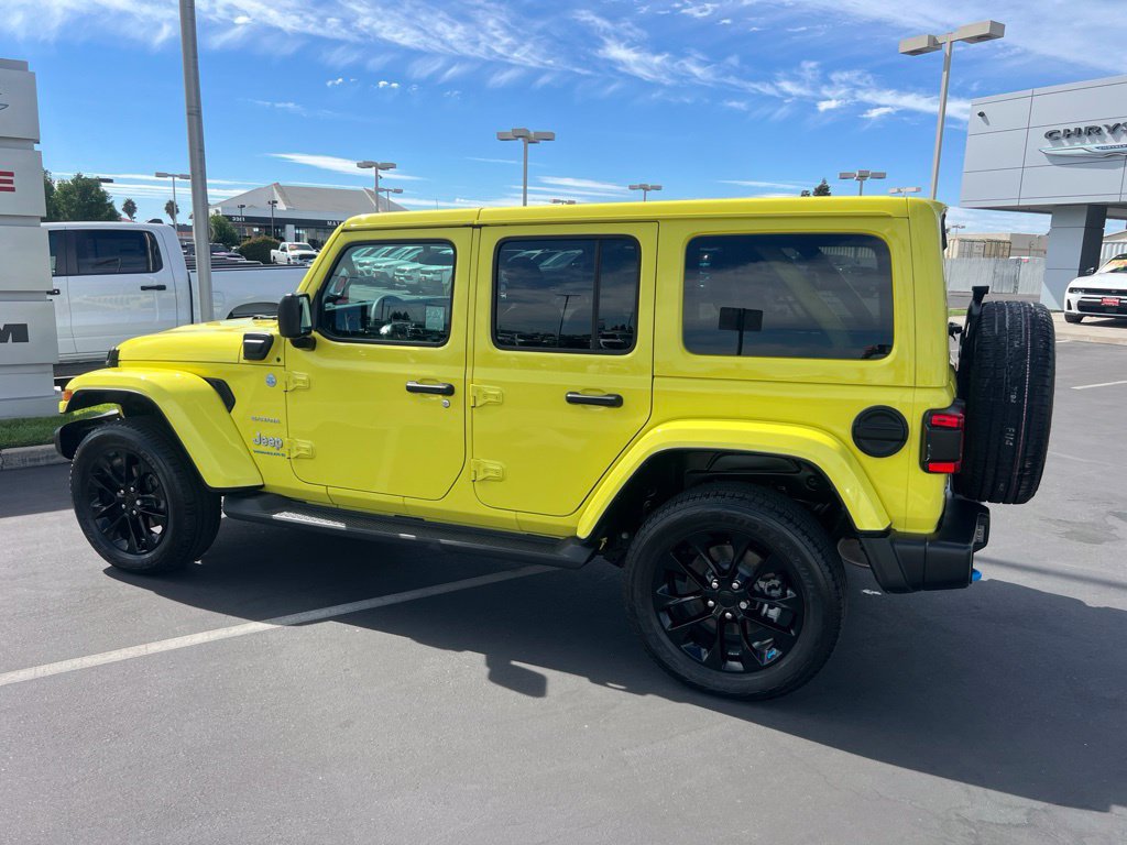 Used 2023 Jeep Wrangler Unlimited Sahara AWD/4WD image 19