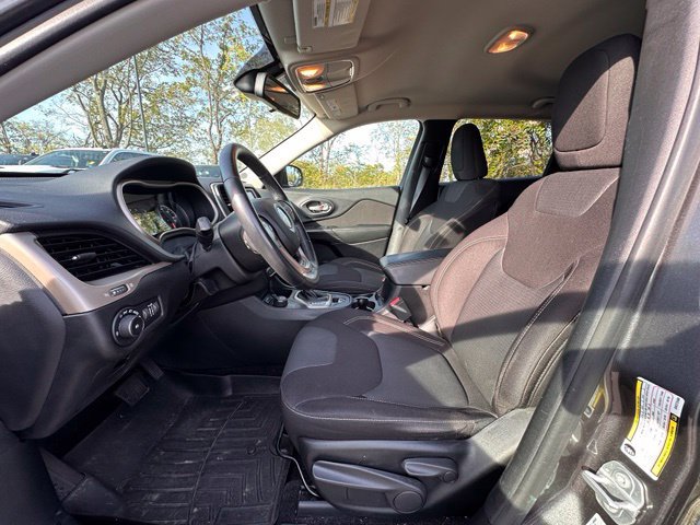 Used 2016 Jeep Cherokee Latitude w/ Cold Weather Group AWD/4WD image 25