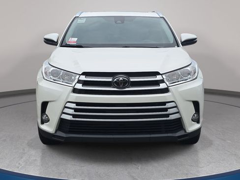 Used 2019 Toyota Highlander XLE AWD/4WD image 2