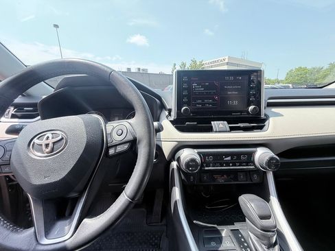 Used 2021 Toyota RAV4 XLE w/ Convenience Package AWD/4WD image 17