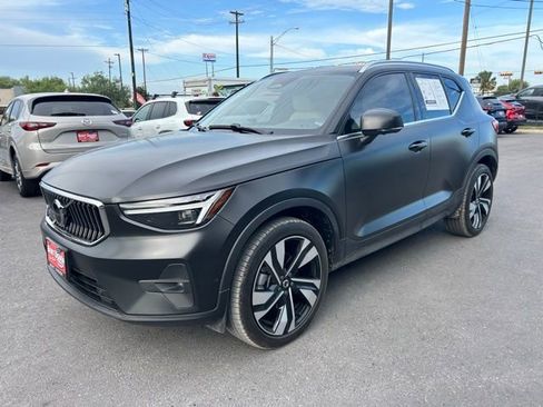 Used 2024 Volvo XC40 B5 Plus w/ Protection Package Premier AWD/4WD image 3