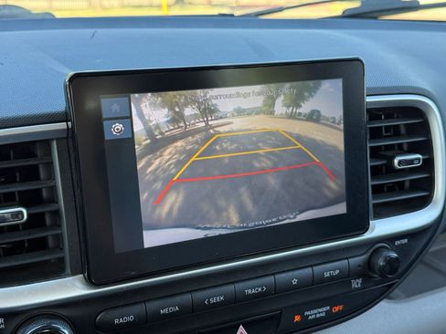 Used 2023 Hyundai Venue SEL image 24