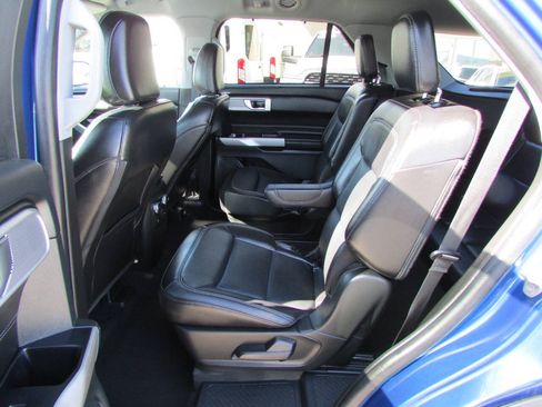 Used 2023 Ford Explorer Limited AWD/4WD image 34