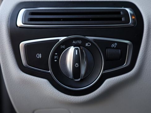 Used 2018 Mercedes-Benz C 300 4MATIC Cabriolet image 39