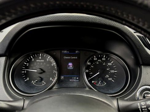 Used 2018 Nissan Rogue SV FWD image 17