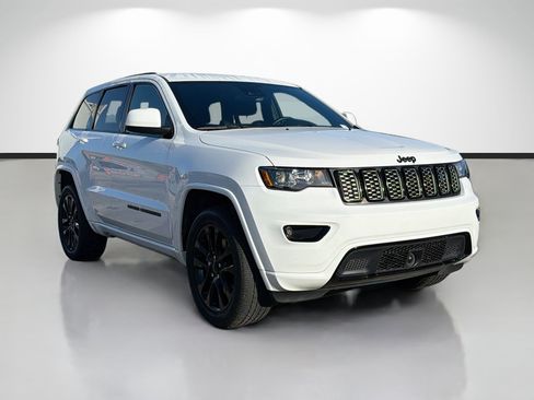 Used 2021 Jeep Grand Cherokee Laredo X AWD/4WD image 1
