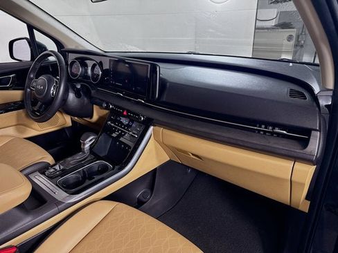 Certified 2024 Kia Carnival EX image 30