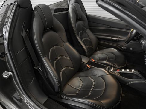 Used 2019 Ferrari 488 Spider RWD image 31