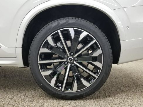 New 2025 Volvo XC90 T8 Plus w/ Protection Package Premier AWD/4WD image 12