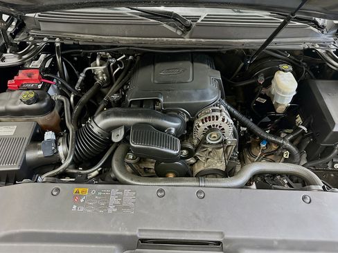 Used 2012 Cadillac Escalade Premium image 36