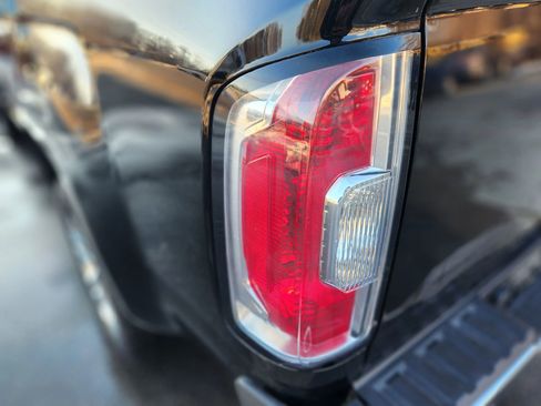 Used 2017 GMC Canyon SLT w/ Driver Alert Package image 11