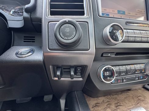 Used 2018 Ford Expedition Max Platinum AWD/4WD image 33