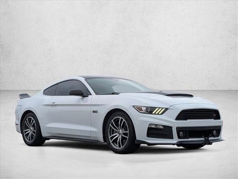 Used 2015 Ford Mustang GT RWD image 3