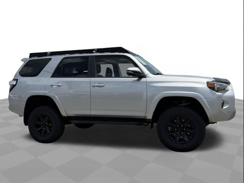 Used 2022 Toyota 4Runner TRD Off-Road Premium AWD/4WD image 4
