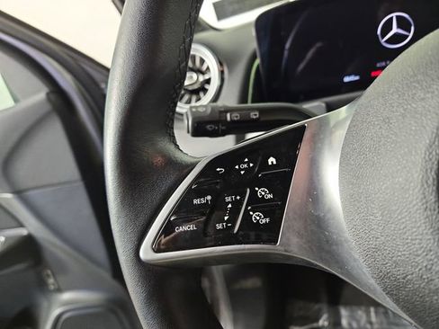 Used 2025 Mercedes-Benz GLB 250 4MATIC image 22