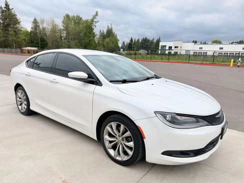 Used 2015 Chrysler 200 S FWD image 7