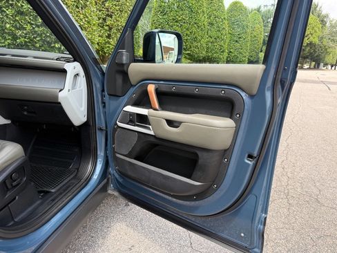 Used 2020 Land Rover Defender 110 SE image 41