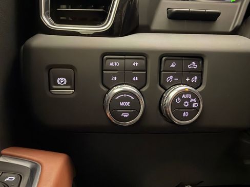 Used 2025 GMC Sierra 3500 Denali Ultimate AWD/4WD image 16