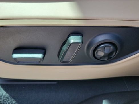 Used 2025 Jeep Grand Cherokee Limited RWD image 18