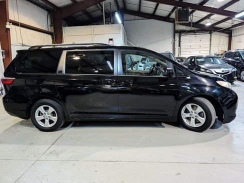Used 2015 Toyota Sienna LE FWD image 9