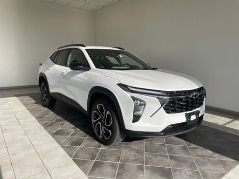 Used 2024 Chevrolet Trax RS w/ Driver Confidence Package image 1