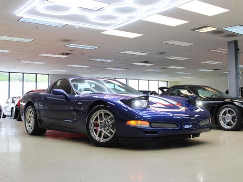 Used 2004 Chevrolet Corvette Z06 w/ Z06 Preferred Equipment Group RWD image 6