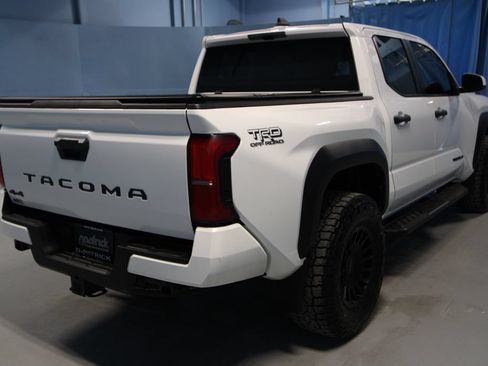 Used 2024 Toyota Tacoma TRD Off-Road AWD/4WD image 32