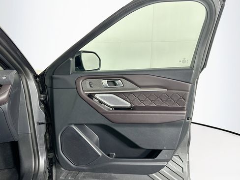Used 2025 Ford Explorer Platinum w/ LUX Leather Package AWD/4WD image 35