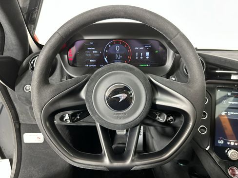Used 2024 McLaren 750S image 14