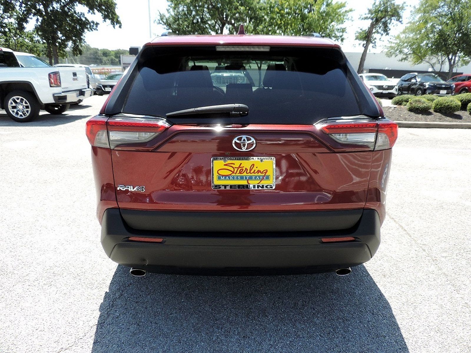 Used 2019 Toyota RAV4 XLE Premium FWD image 6
