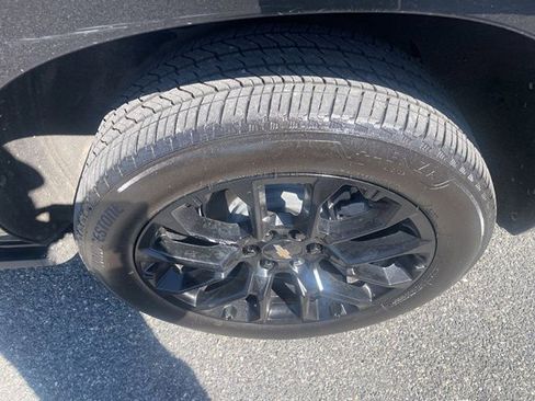 Used 2023 Chevrolet Suburban Premier AWD/4WD image 6