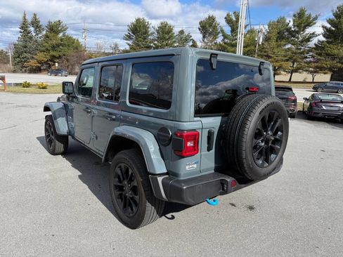 Used 2024 Jeep Wrangler Unlimited Sahara AWD/4WD image 8